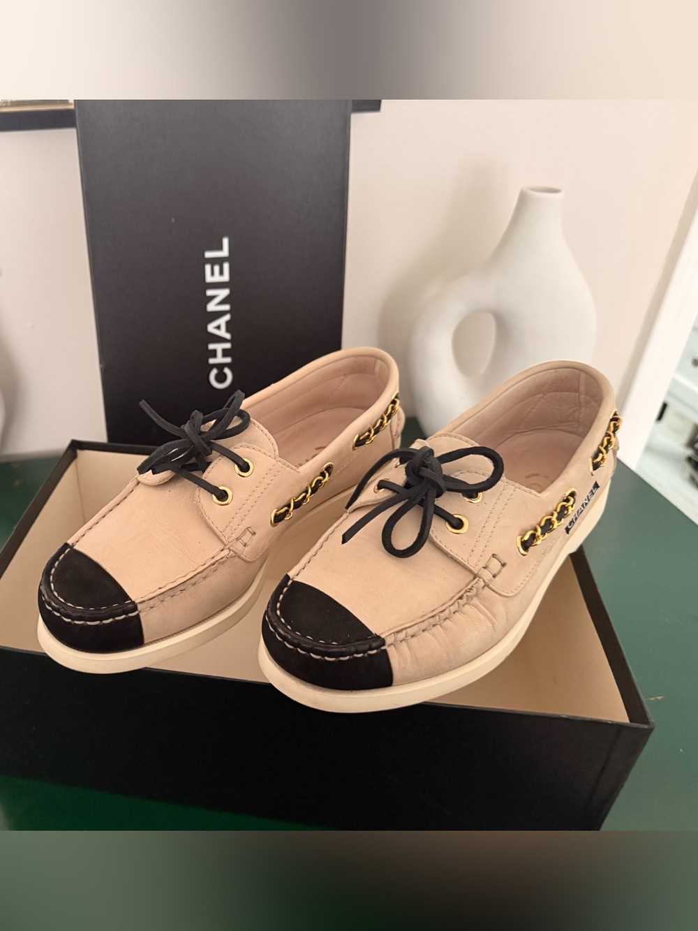 CHANEL Chain-Linked Suede Boat Shoes Moccasins-Beige/Black-Size EU38 (US 7.5-8) - Picture 2 of 7
